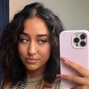 Meet your Posher, Hannah